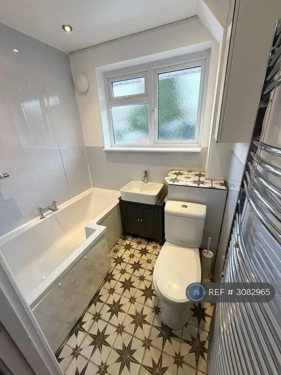 5 bedroom semi-detached house for rent