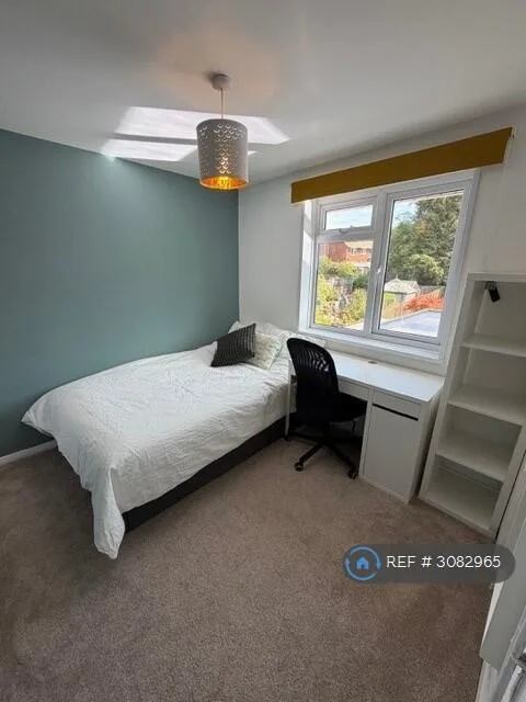 5 bedroom semi-detached house for rent