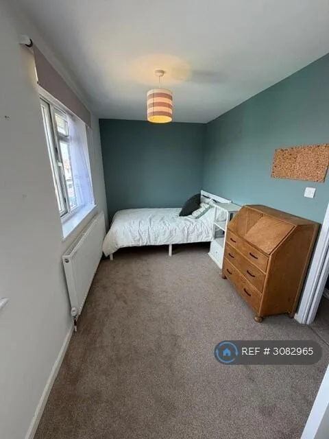 5 bedroom semi-detached house for rent