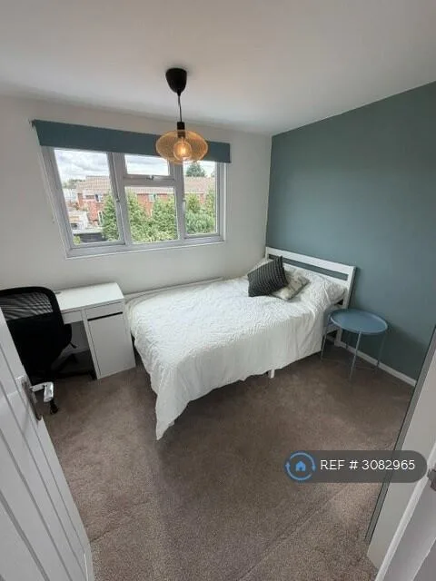 5 bedroom semi-detached house for rent