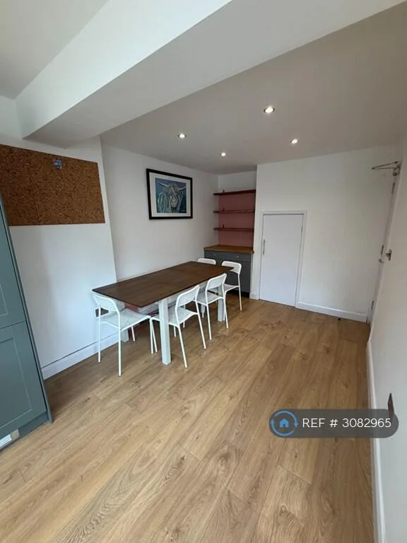 5 bedroom semi-detached house for rent