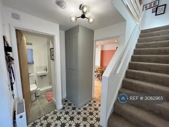 5 bedroom semi-detached house for rent