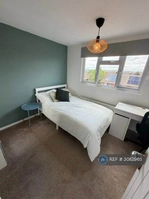 5 bedroom semi-detached house for rent