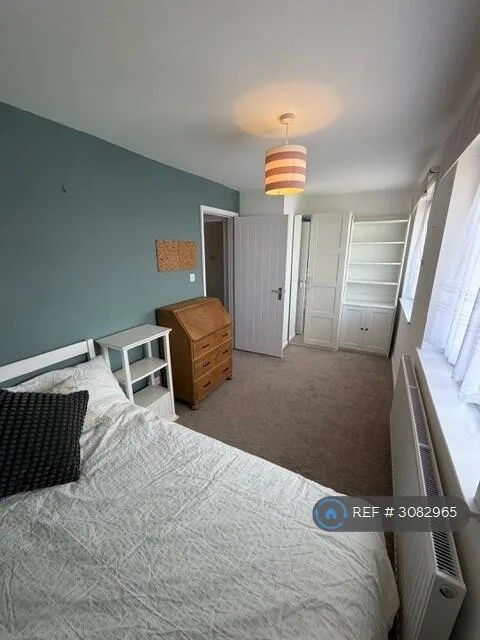 5 bedroom semi-detached house for rent