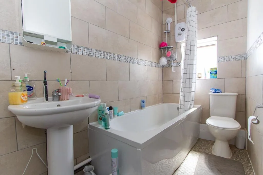 3 bedroom flat for rent