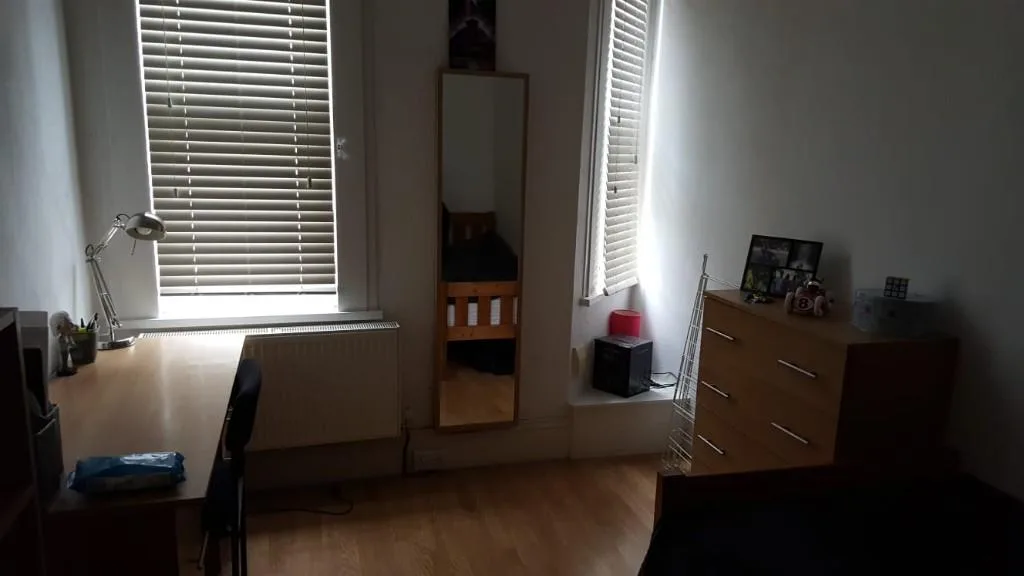 8 bedroom semi-detached house for rent