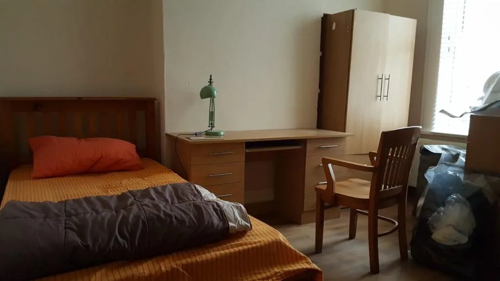 8 bedroom semi-detached house for rent
