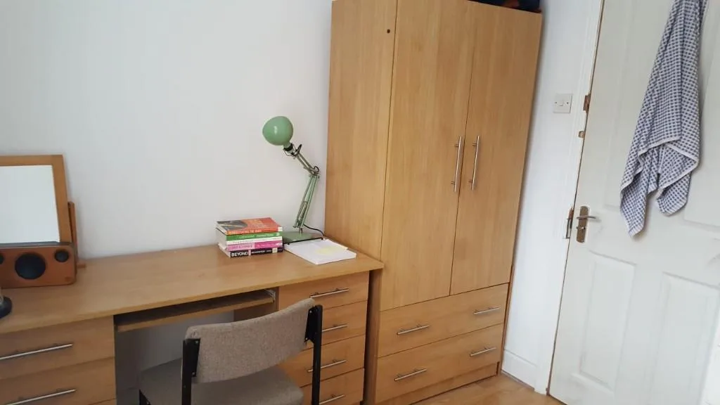 8 bedroom semi-detached house for rent