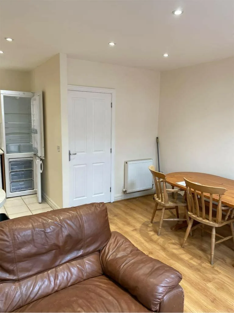 6 bedroom terraced house for rent