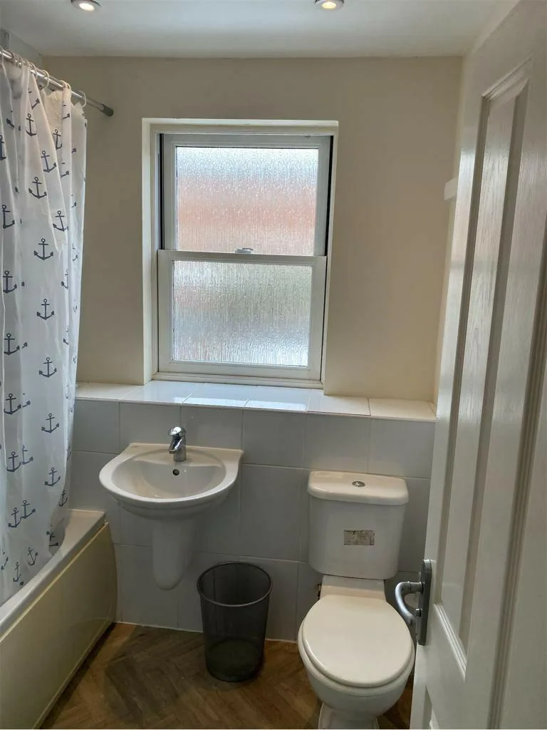 6 bedroom terraced house for rent