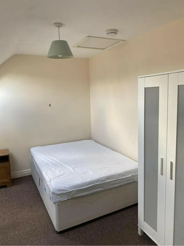 6 bedroom terraced house for rent