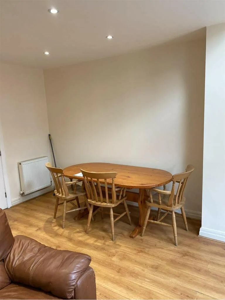 6 bedroom terraced house for rent