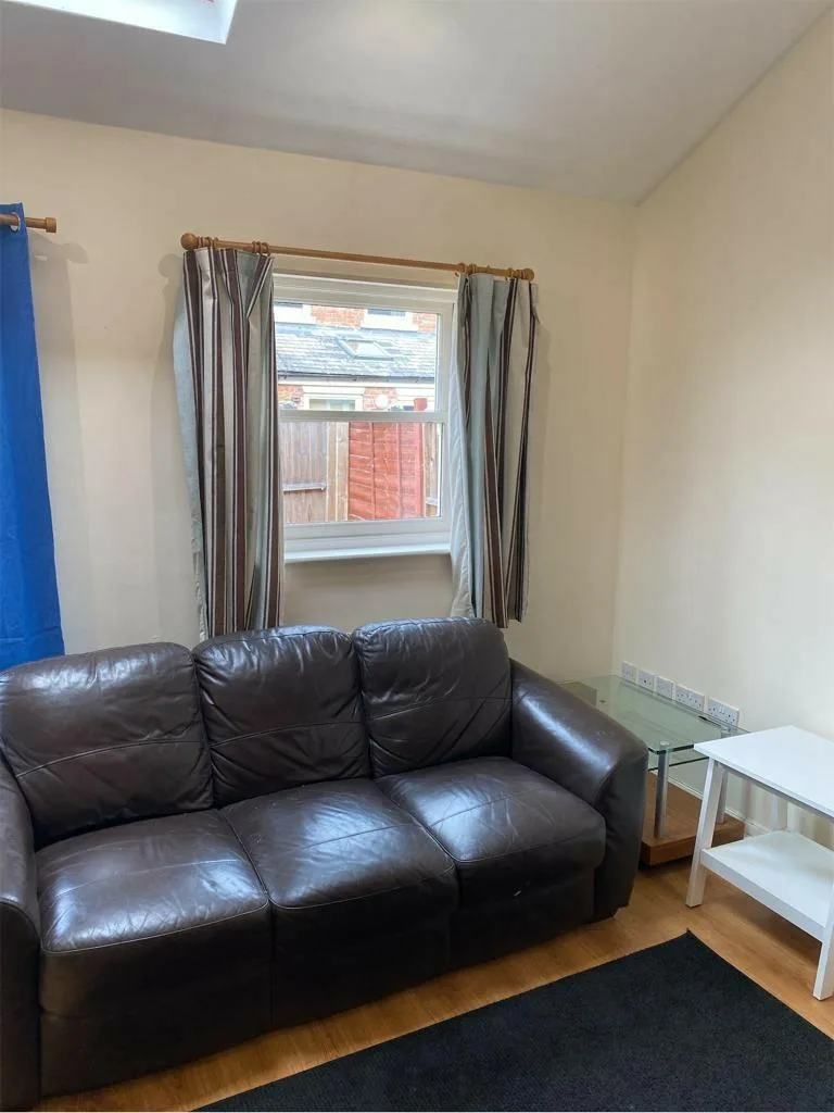 6 bedroom terraced house for rent