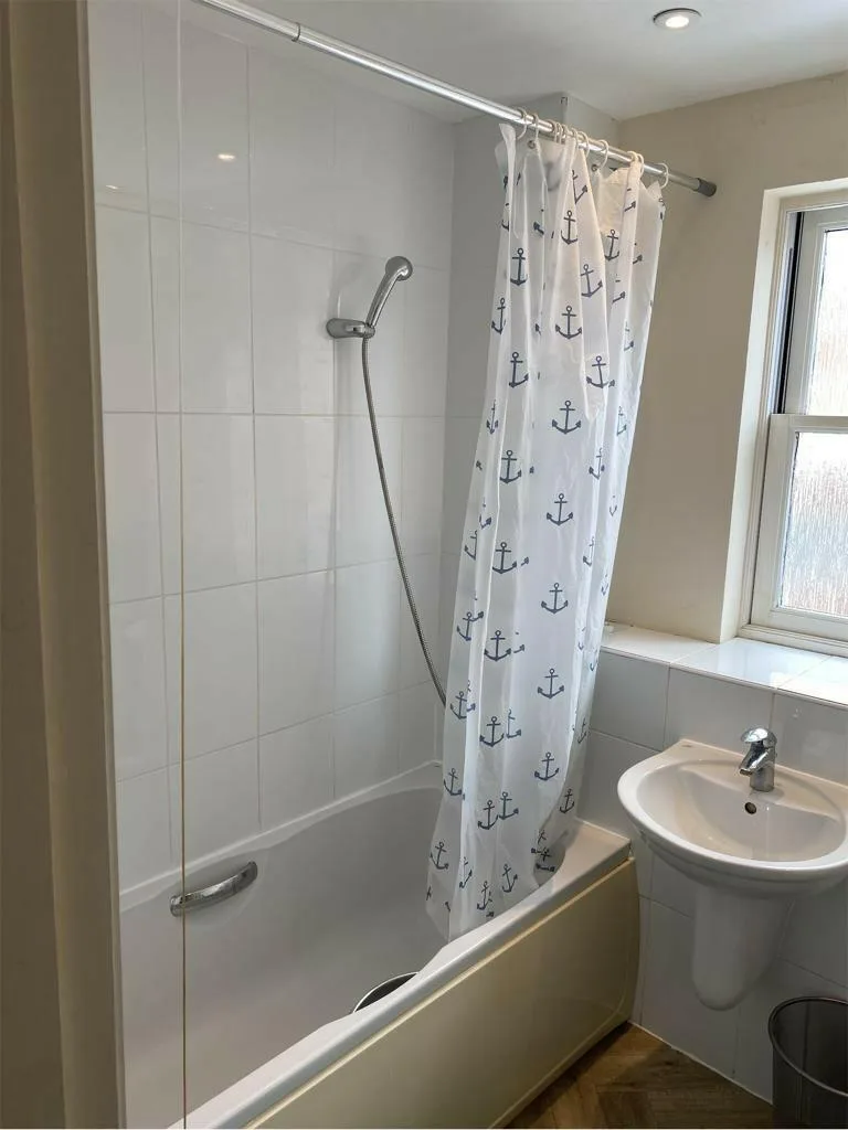 6 bedroom terraced house for rent
