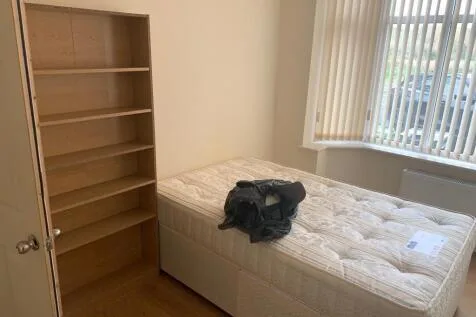 4 bedroom semi-detached house for rent