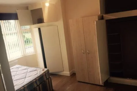 4 bedroom semi-detached house for rent