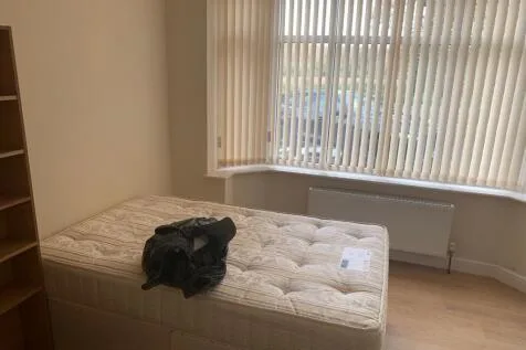 4 bedroom semi-detached house for rent