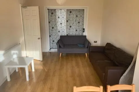 4 bedroom semi-detached house for rent