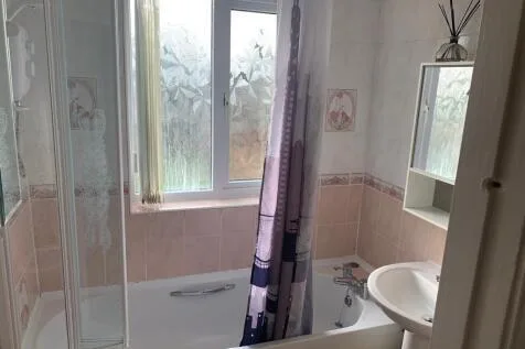 4 bedroom semi-detached house for rent