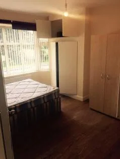 4 bedroom semi-detached house for rent