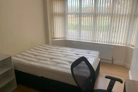 4 bedroom semi-detached house for rent