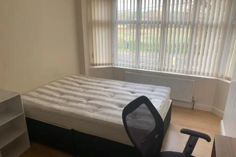 4 bedroom semi-detached house for rent