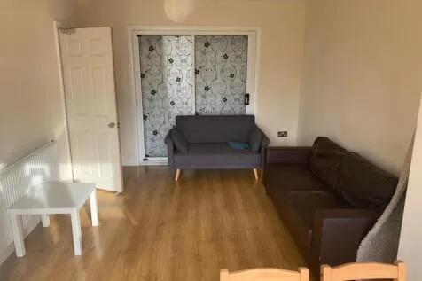 4 bedroom semi-detached house for rent