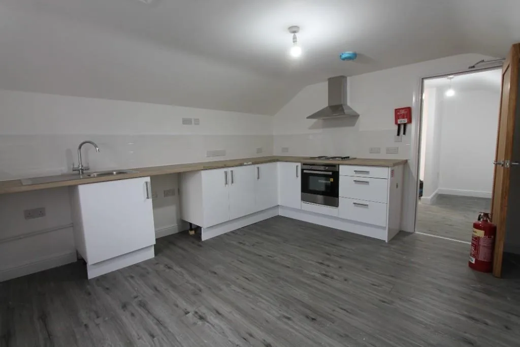 4 bedroom flat for rent