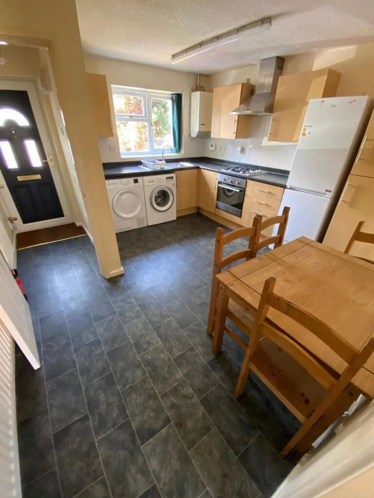2 bedroom semi-detached house for rent