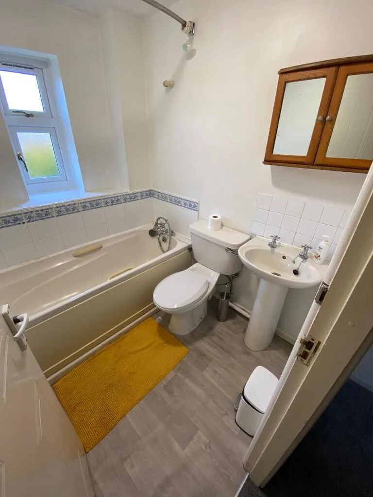 2 bedroom semi-detached house for rent