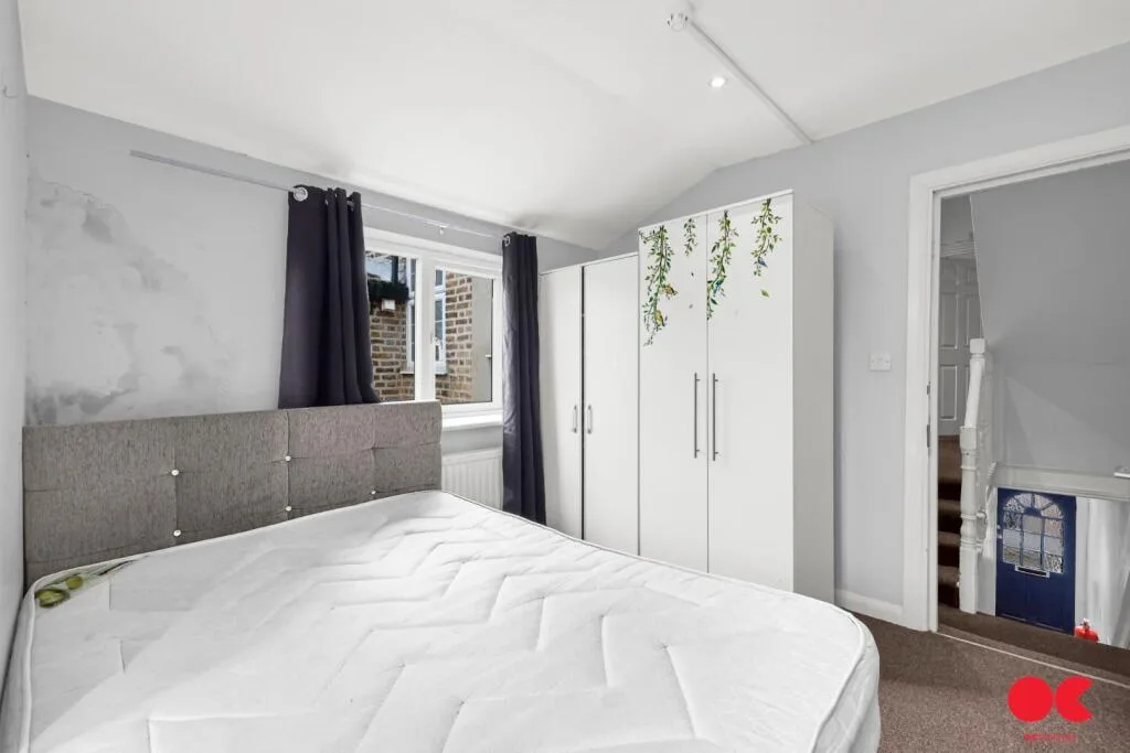 4 bedroom end of terrace house for rent