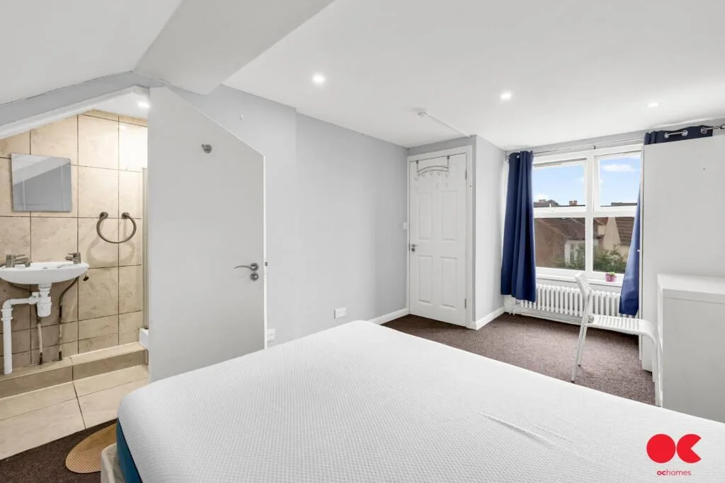 4 bedroom end of terrace house for rent