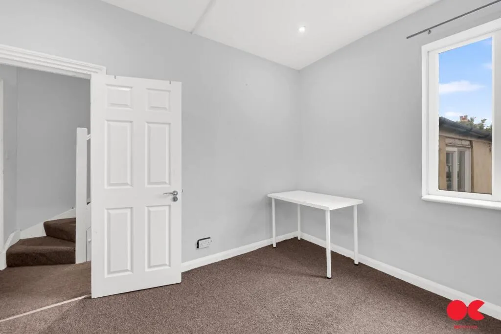 4 bedroom end of terrace house for rent