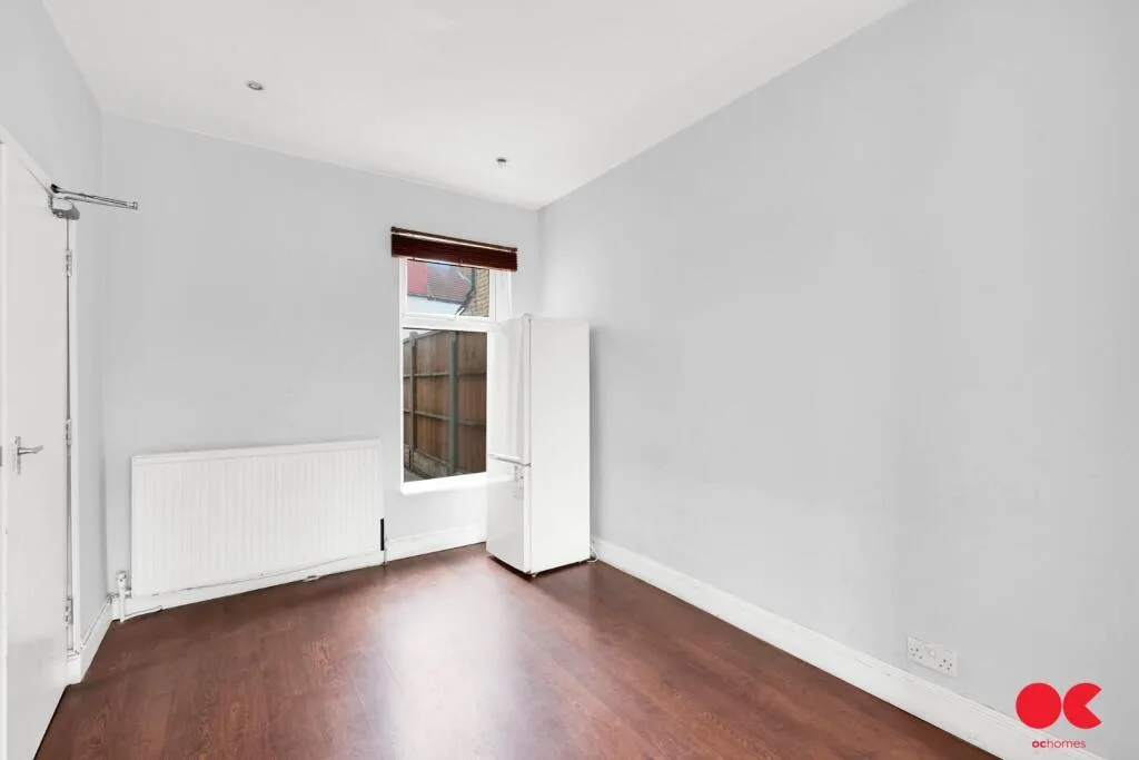 4 bedroom end of terrace house for rent