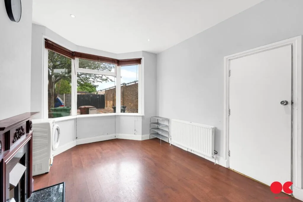 4 bedroom end of terrace house for rent