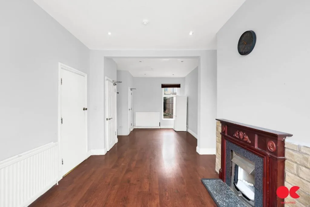 4 bedroom end of terrace house for rent