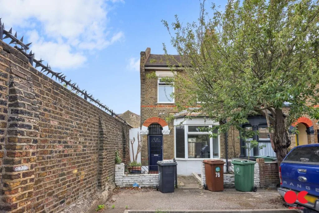 4 bedroom end of terrace house for rent
