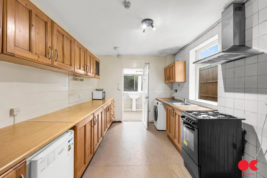 4 bedroom end of terrace house for rent