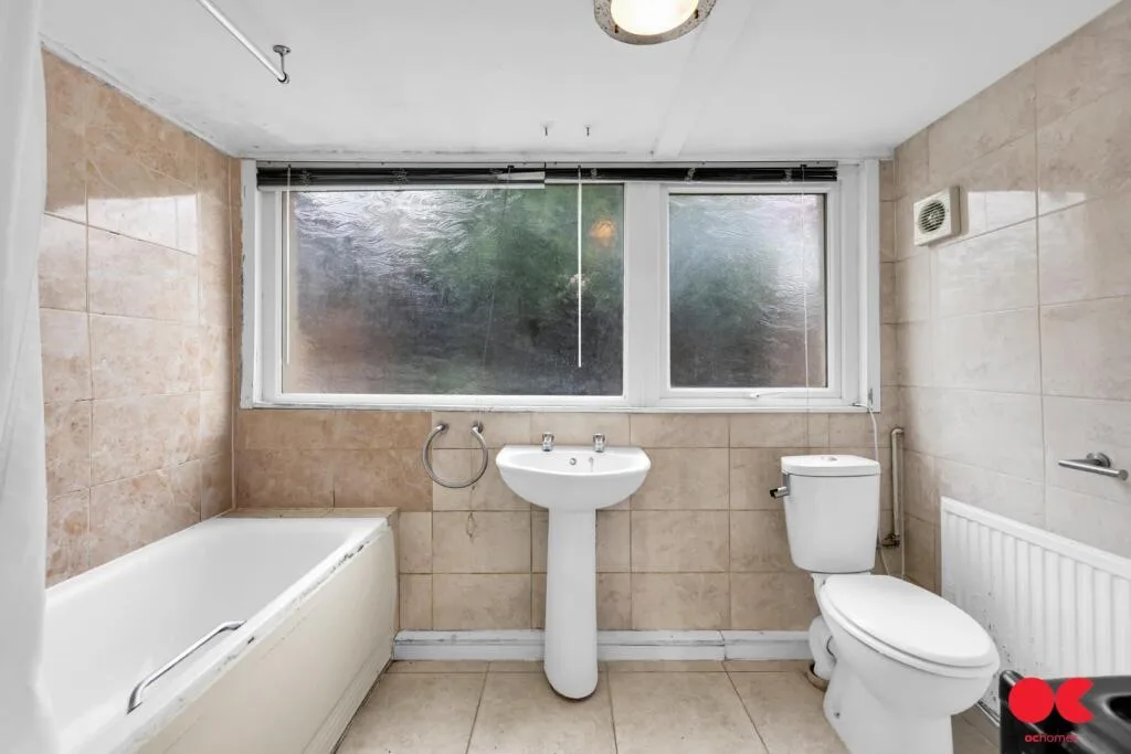 4 bedroom end of terrace house for rent