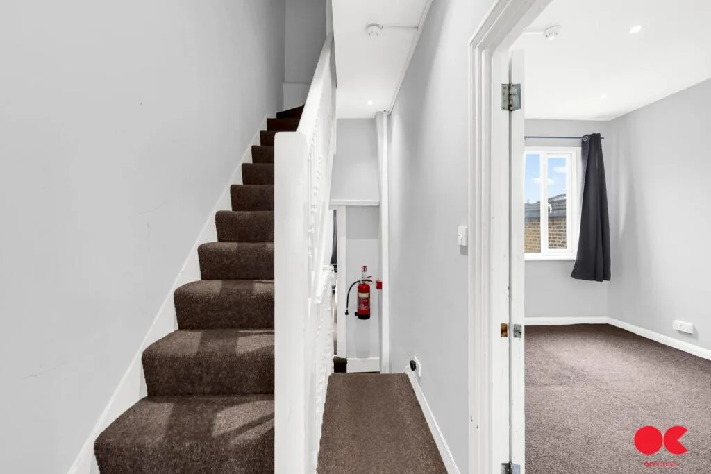 4 bedroom end of terrace house for rent
