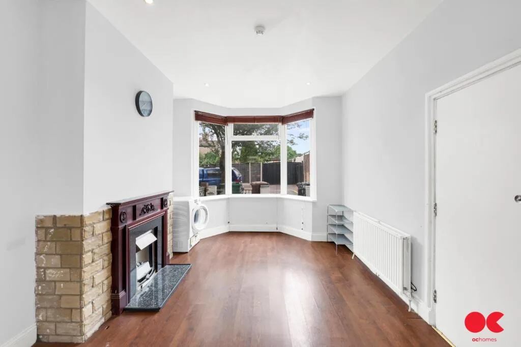 4 bedroom end of terrace house for rent