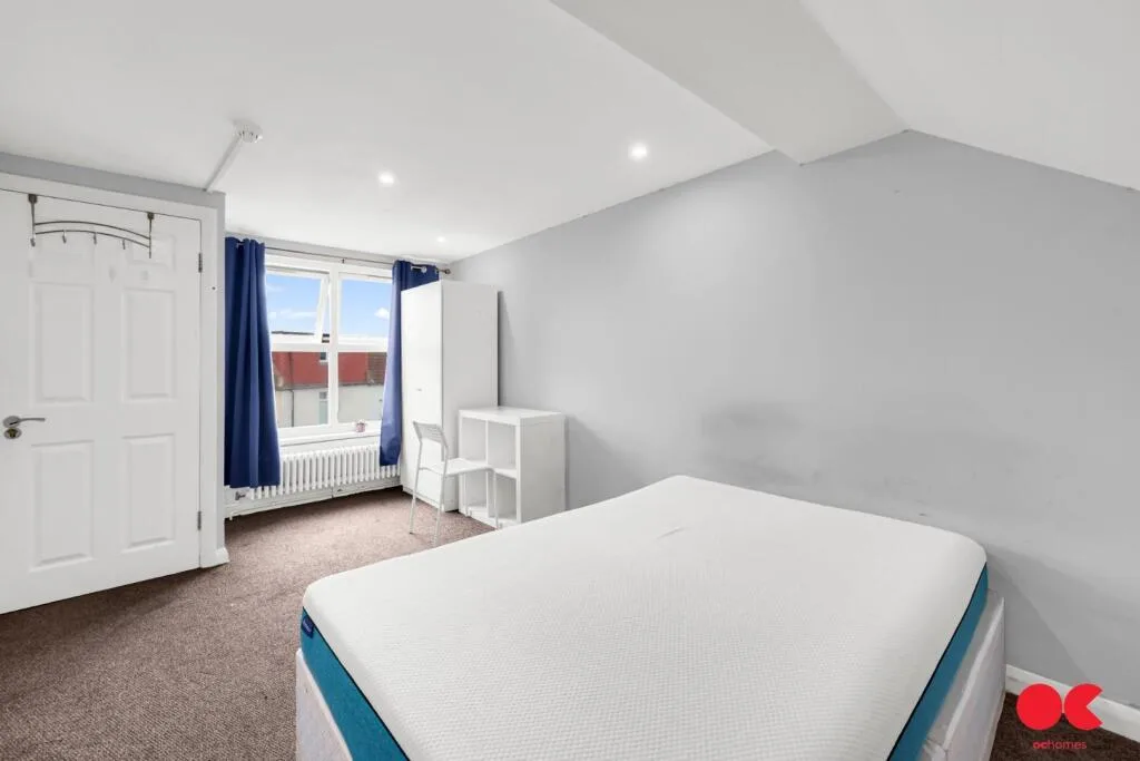 4 bedroom end of terrace house for rent