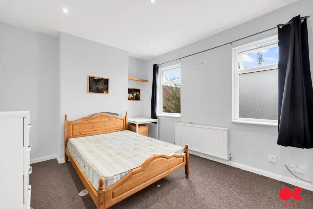 4 bedroom end of terrace house for rent