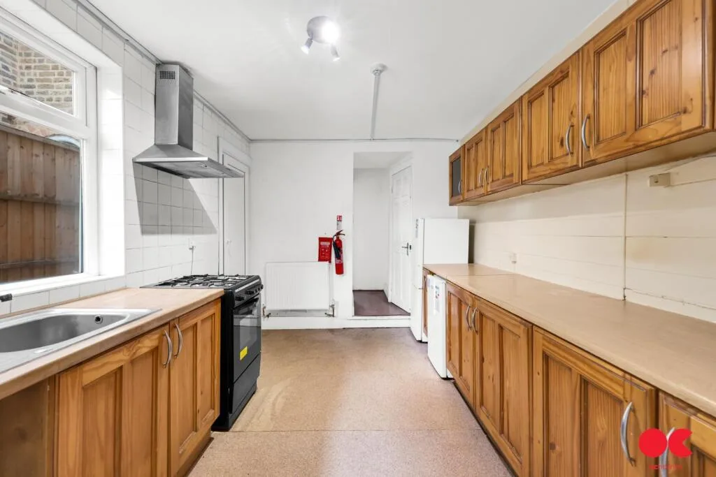 4 bedroom end of terrace house for rent