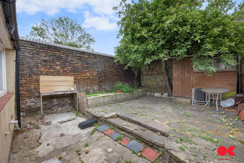 4 bedroom end of terrace house for rent