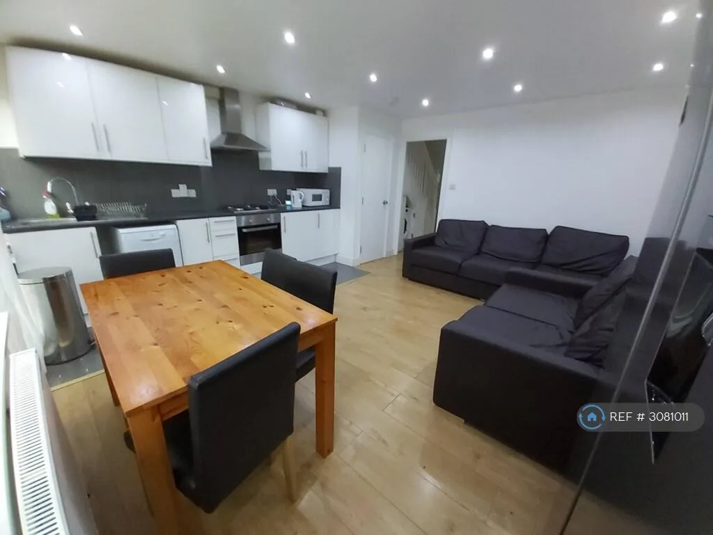 4 bedroom terraced house for rent