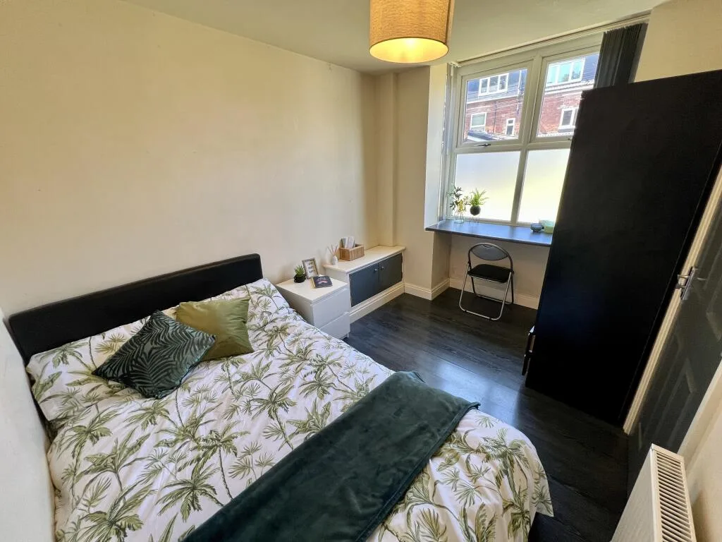 6 bedroom house for rent