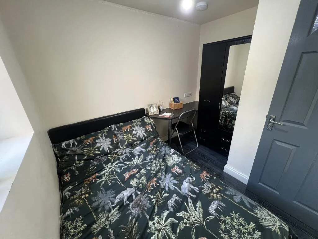 6 bedroom house for rent