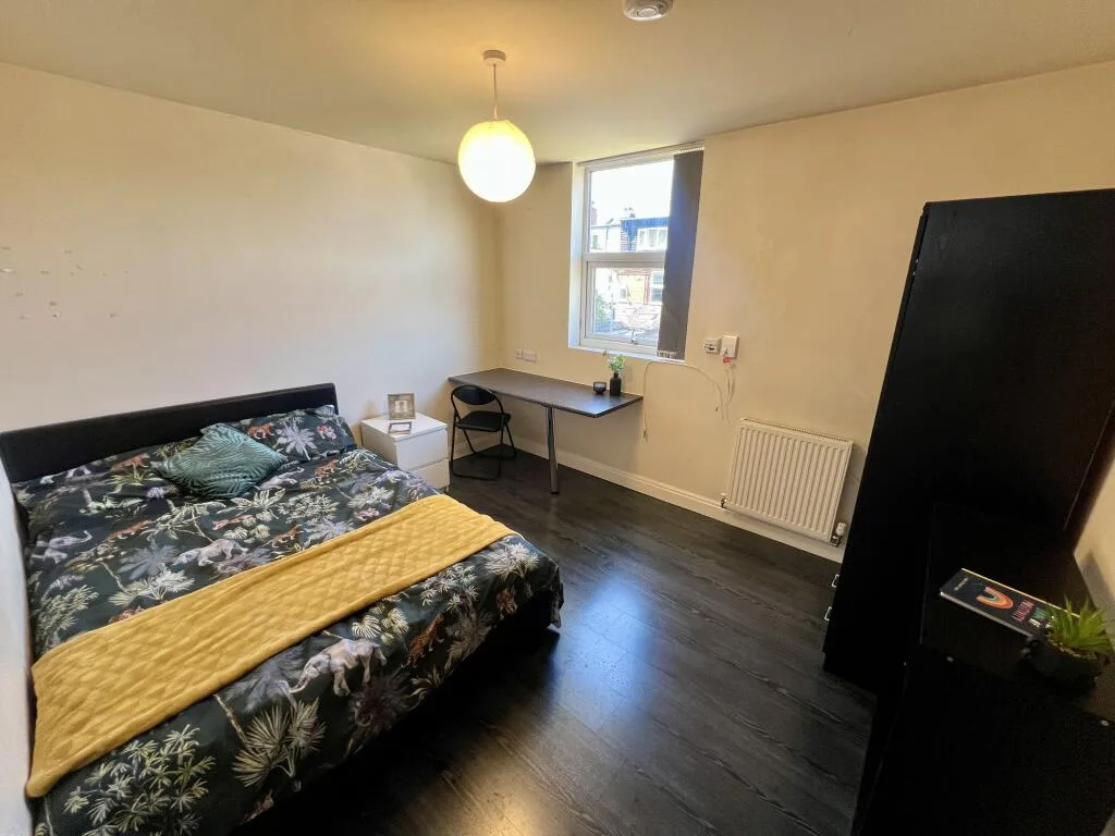 6 bedroom house for rent
