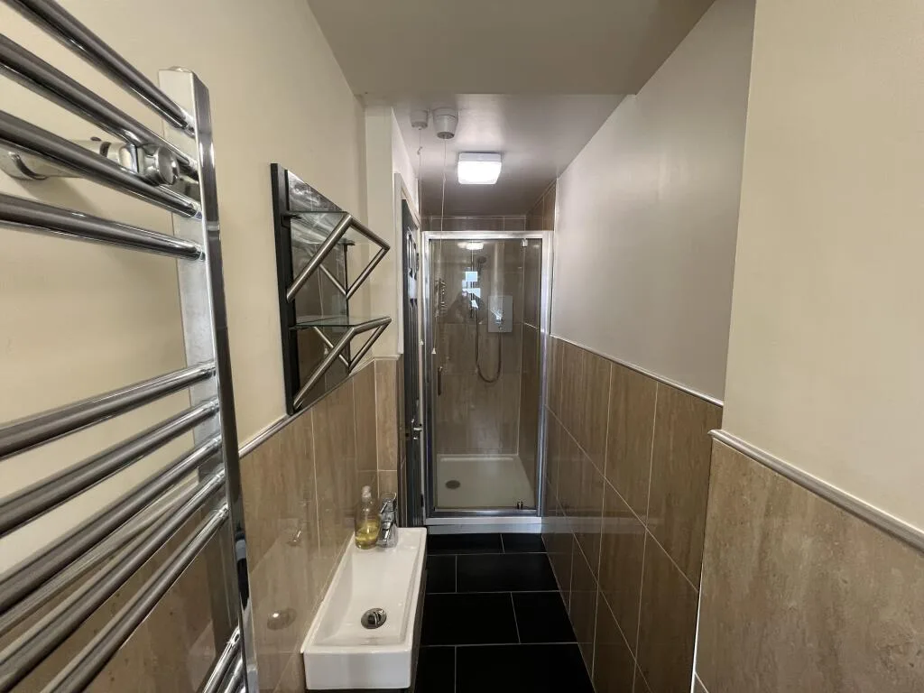 6 bedroom house for rent